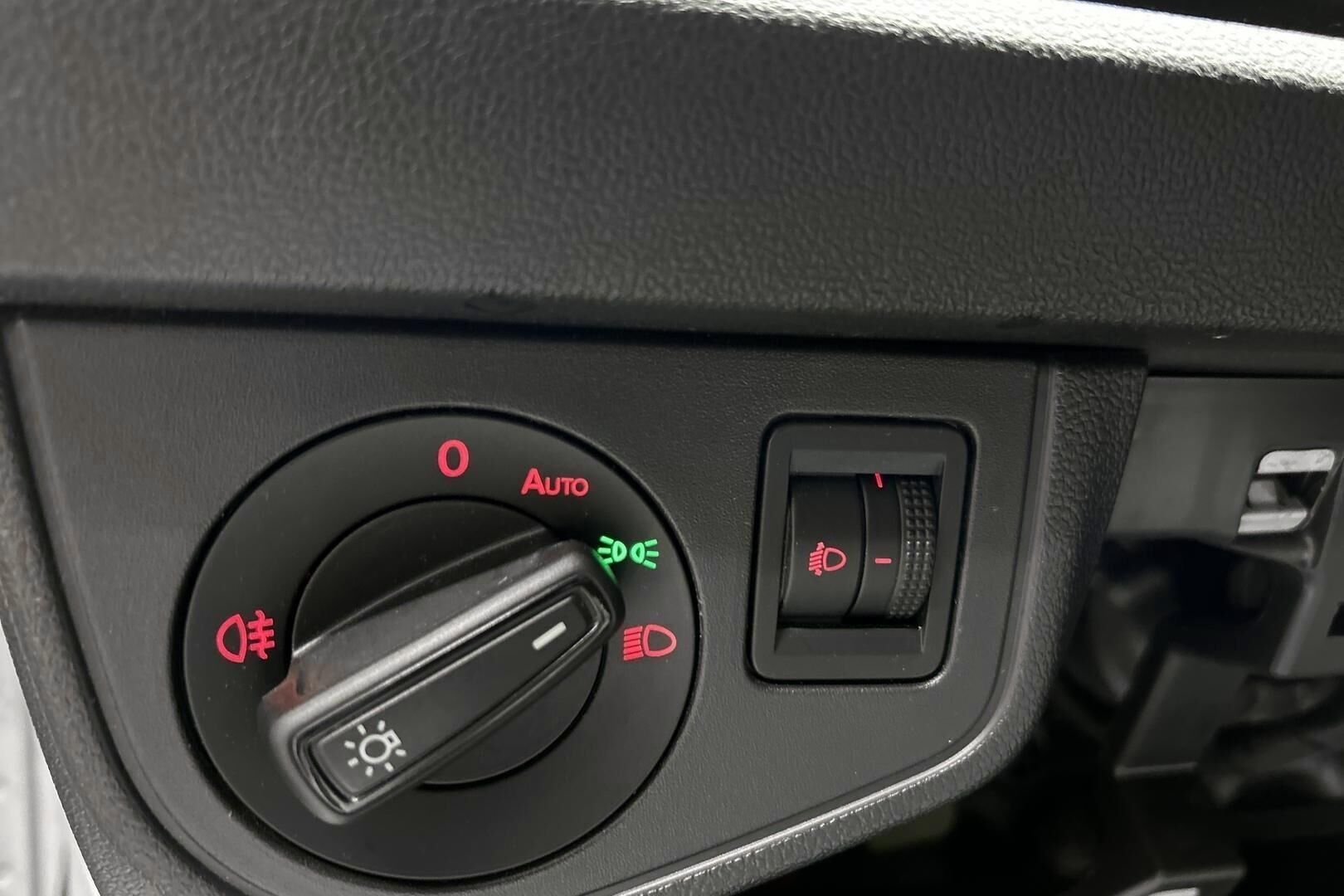 Volkswagen Polo iso kuva 18