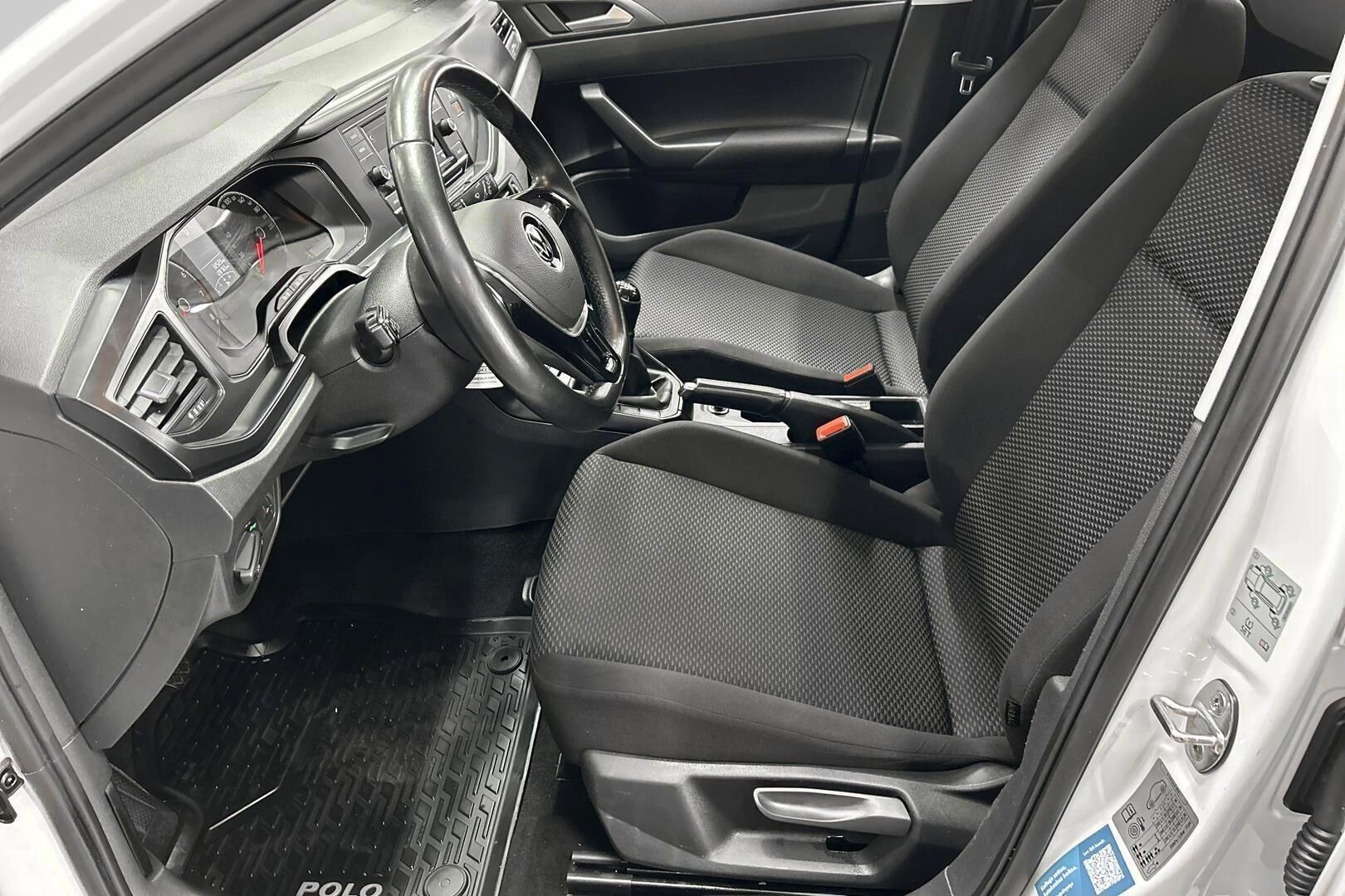 Volkswagen Polo iso kuva 9