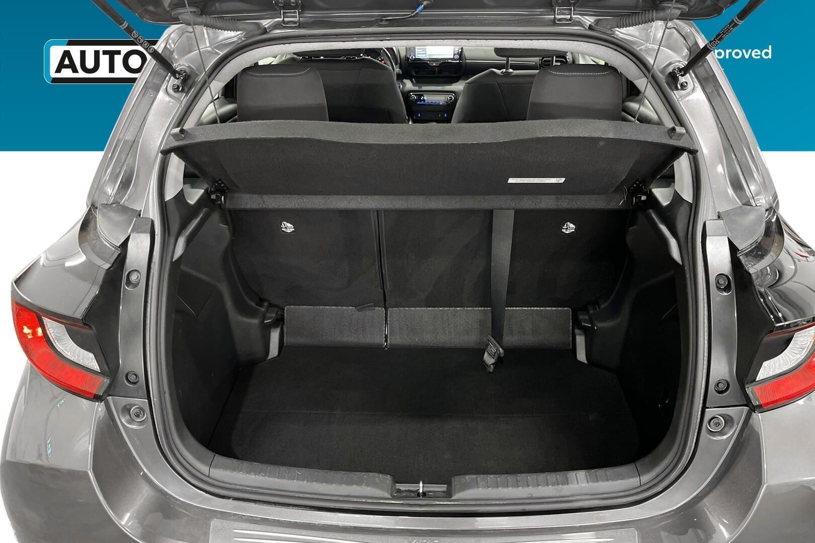 Toyota Yaris iso kuva 11