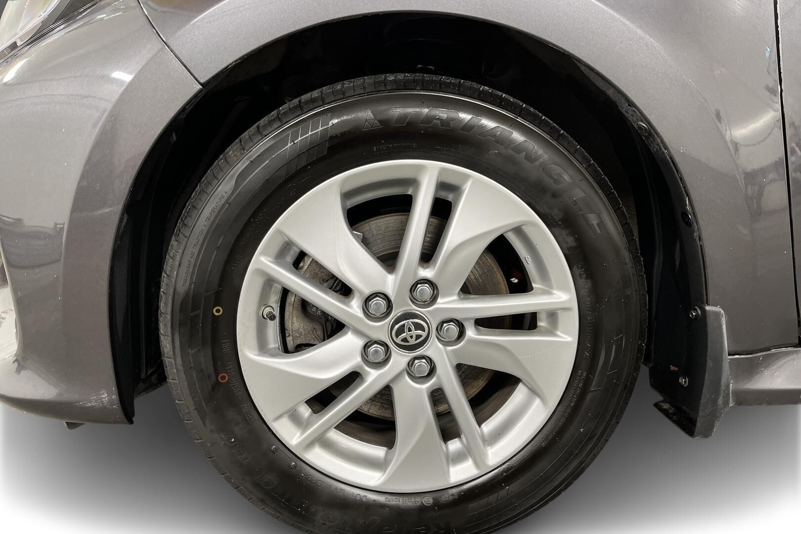Toyota Yaris iso kuva 12