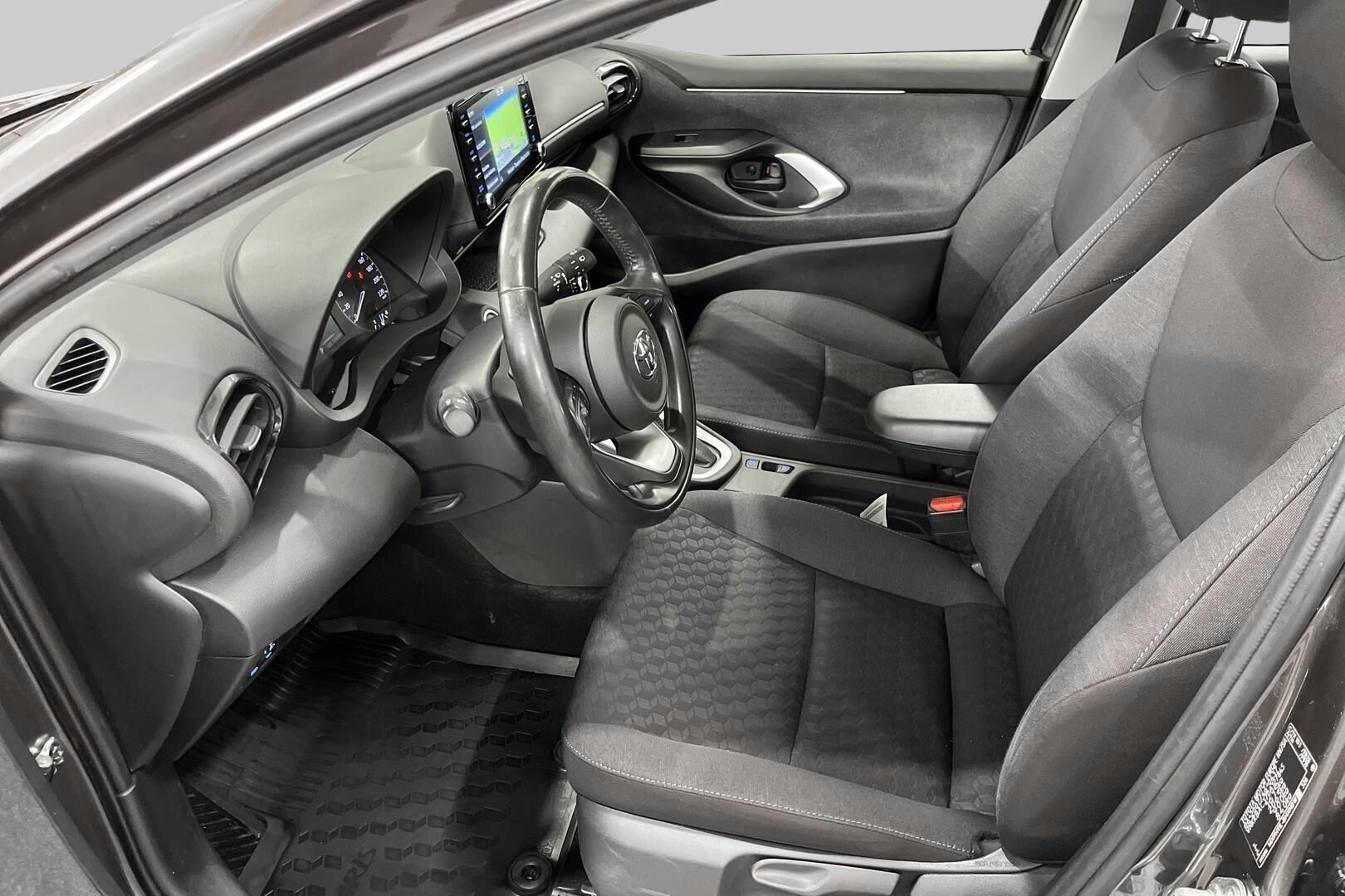 Toyota Yaris iso kuva 8