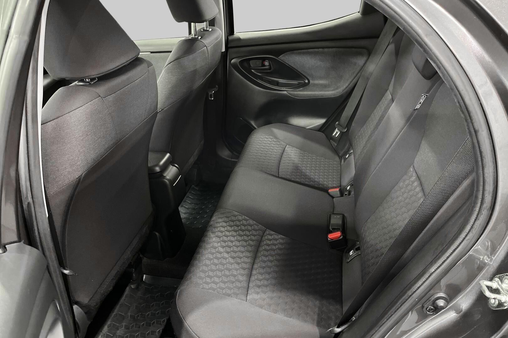 Toyota Yaris iso kuva 9