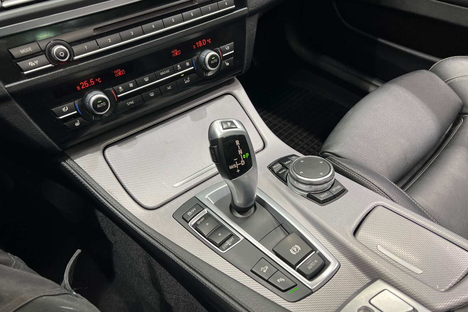 BMW 5-SARJA iso kuva 16