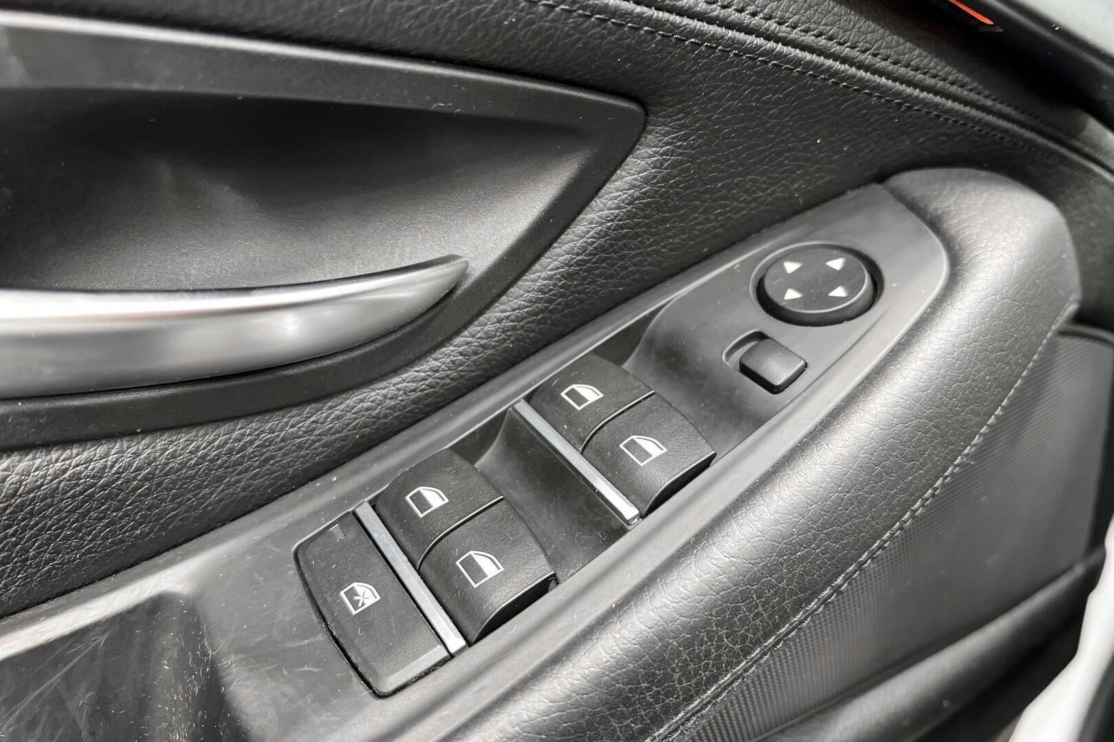 BMW 5-SARJA iso kuva 24