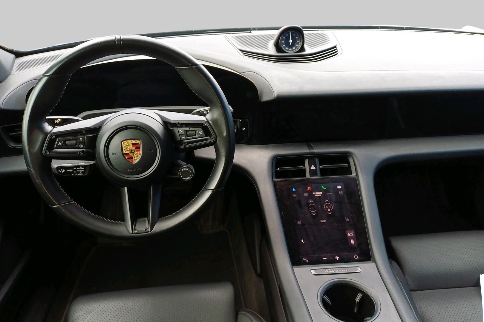 Porsche Taycan iso kuva 2
