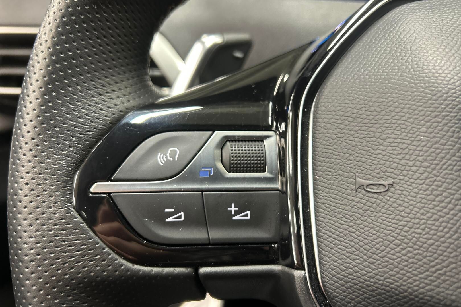 Peugeot 3008 iso kuva 12