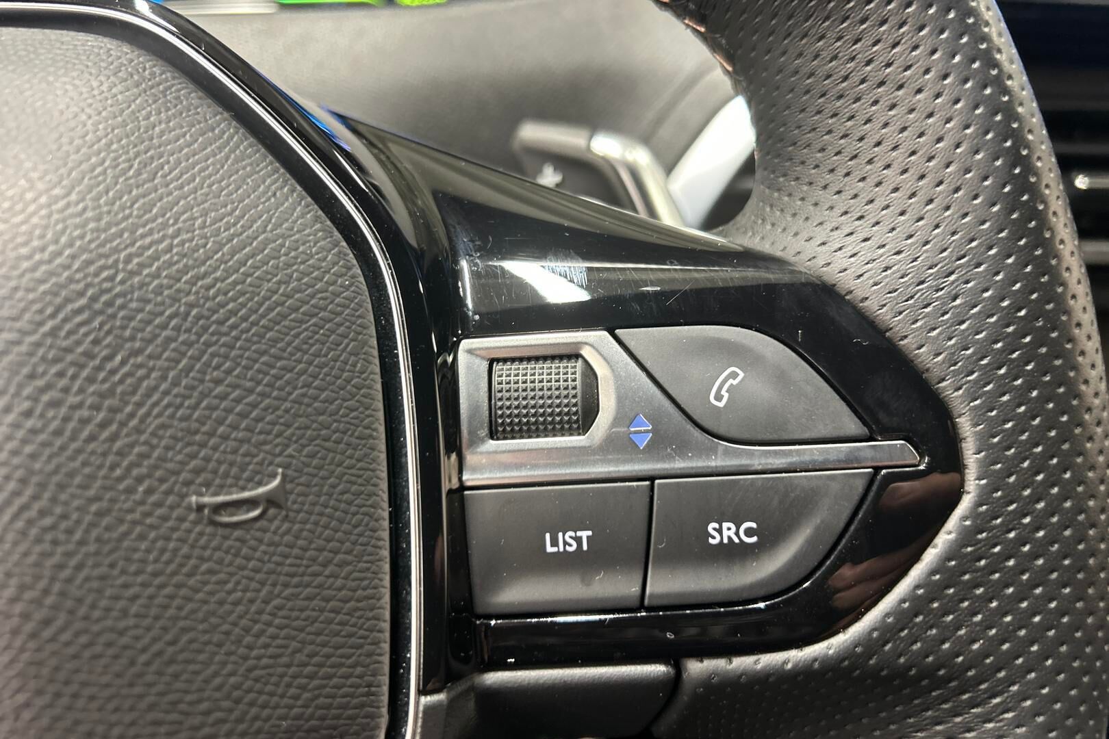 Peugeot 3008 iso kuva 13