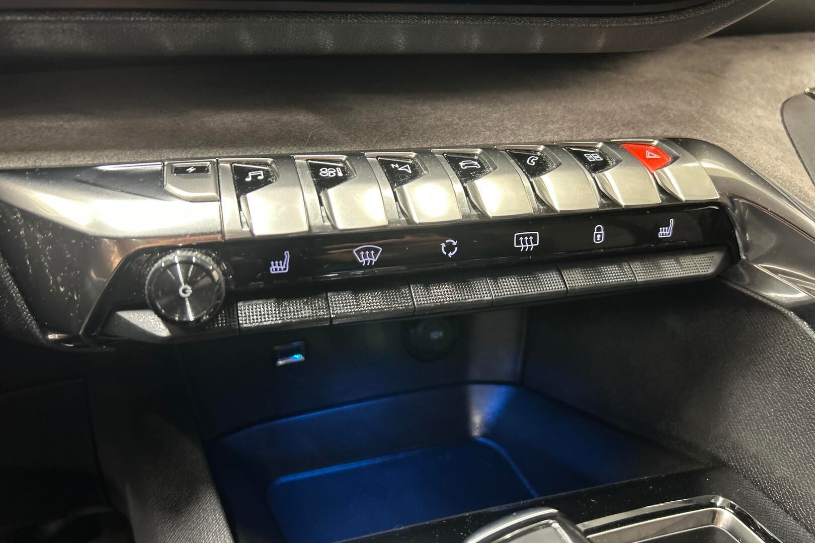 Peugeot 3008 iso kuva 16