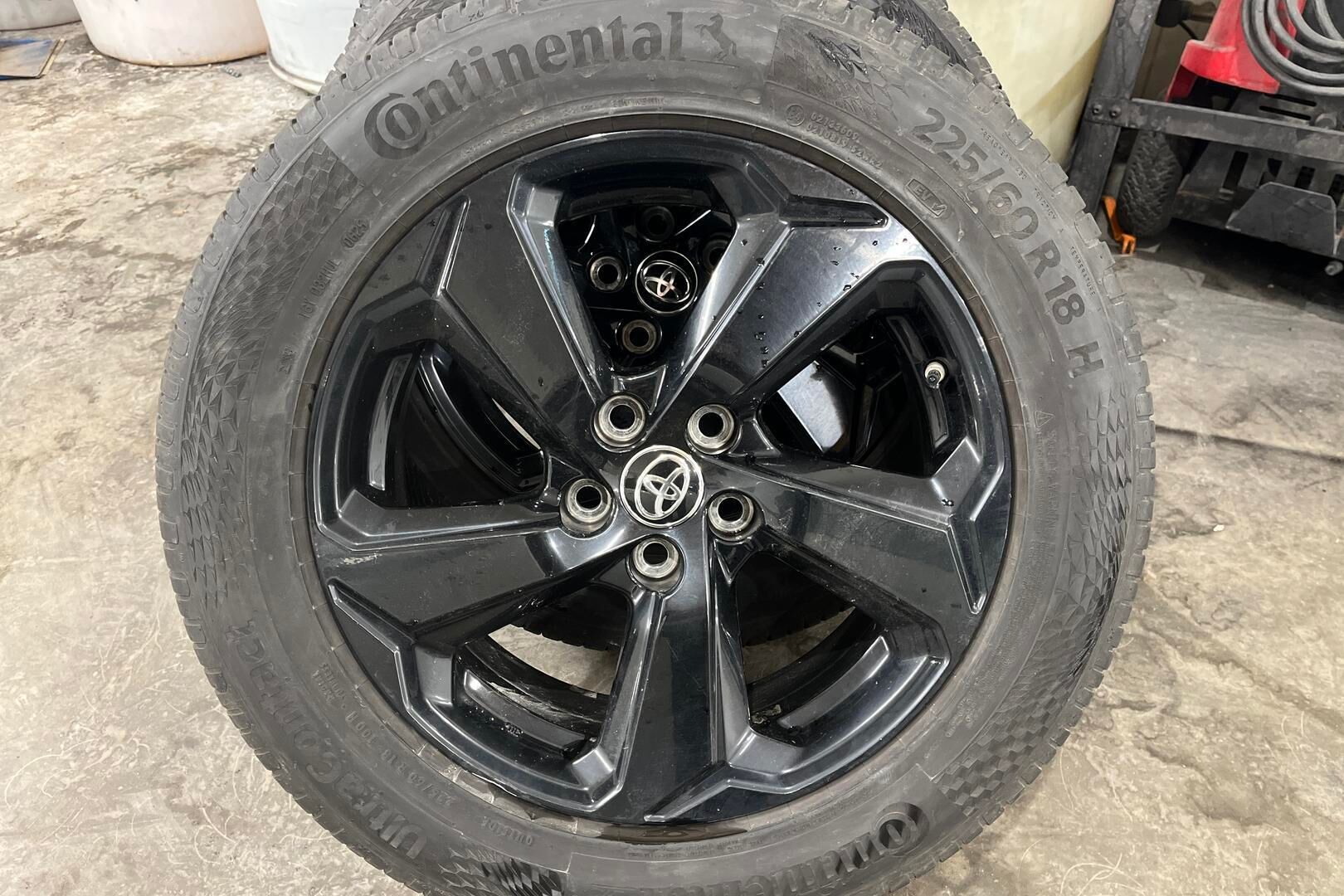 Toyota RAV4 iso kuva 13