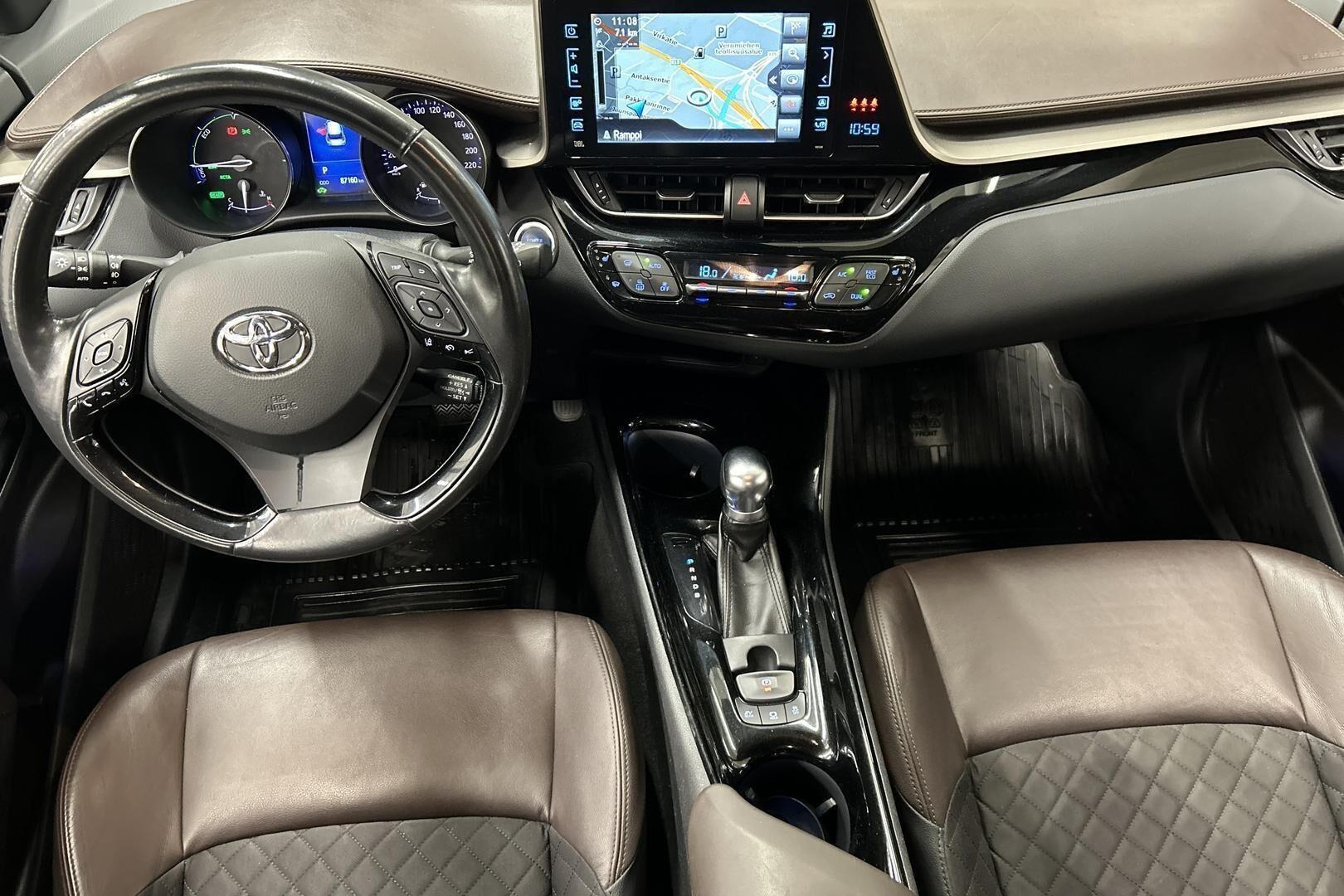 Toyota C-HR iso kuva 11