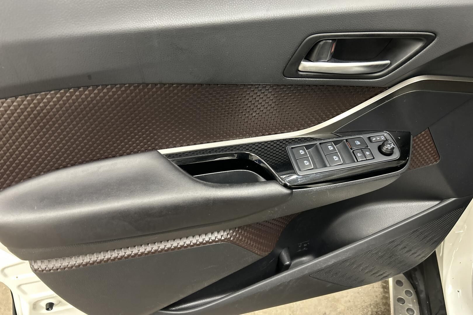 Toyota C-HR iso kuva 14