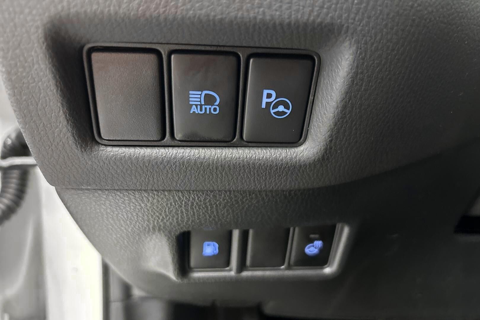Toyota C-HR iso kuva 15