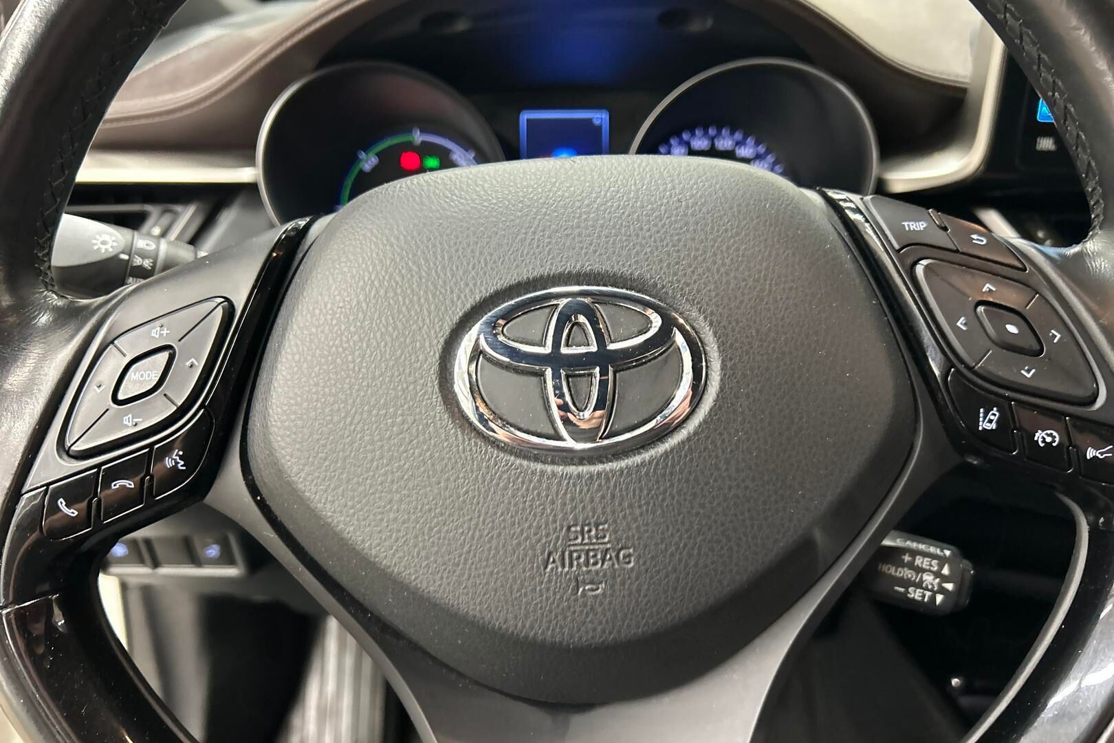 Toyota C-HR iso kuva 20