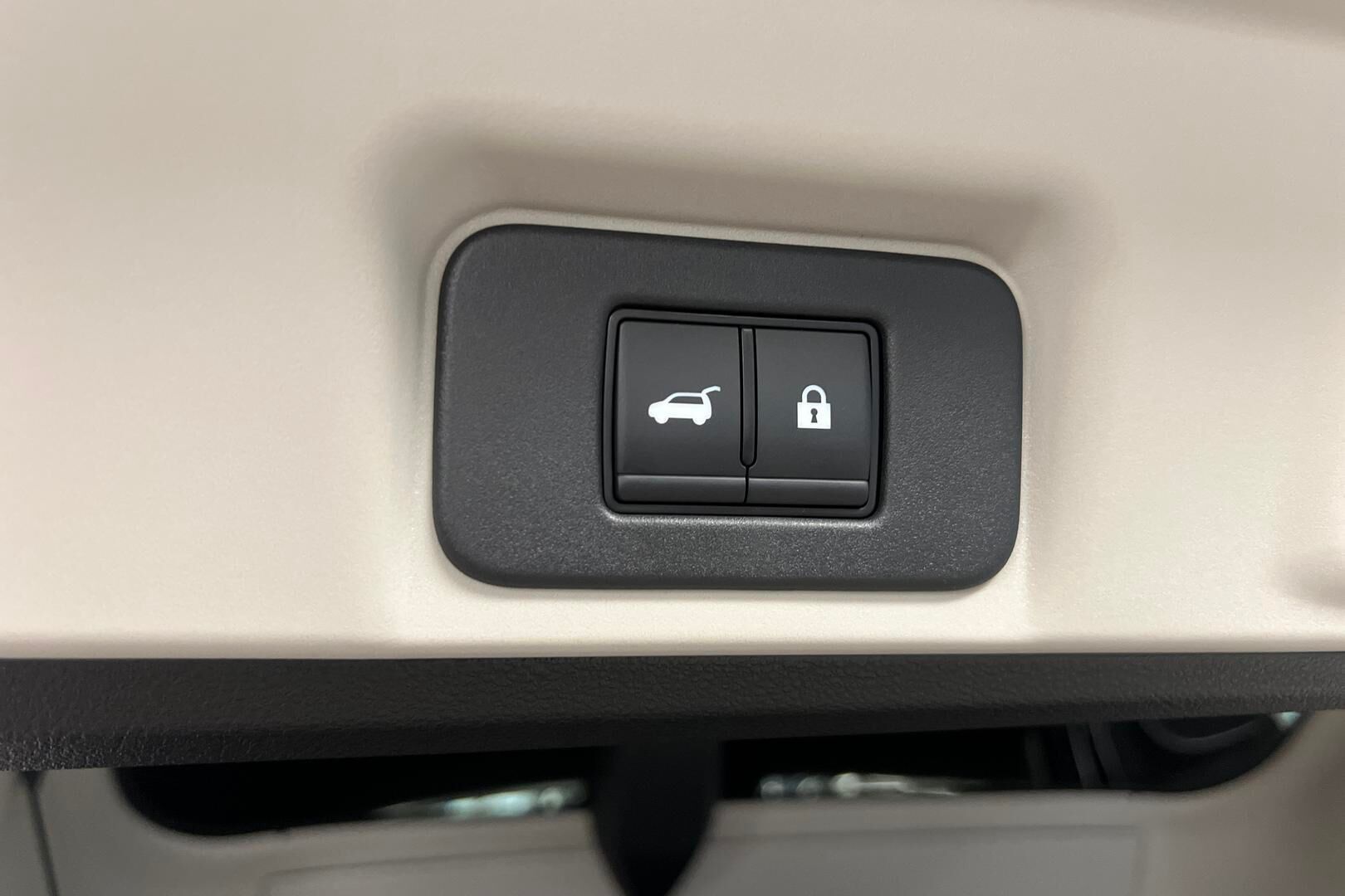 Nissan Ariya iso kuva 13