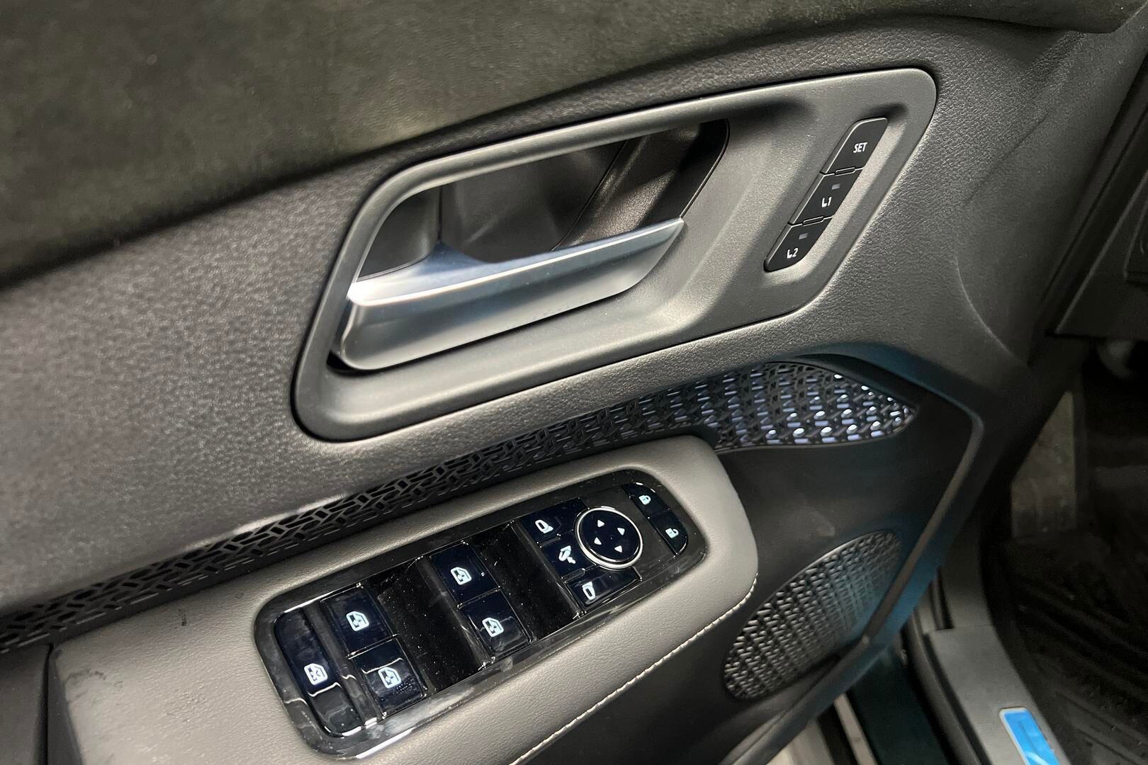 Nissan Ariya iso kuva 15