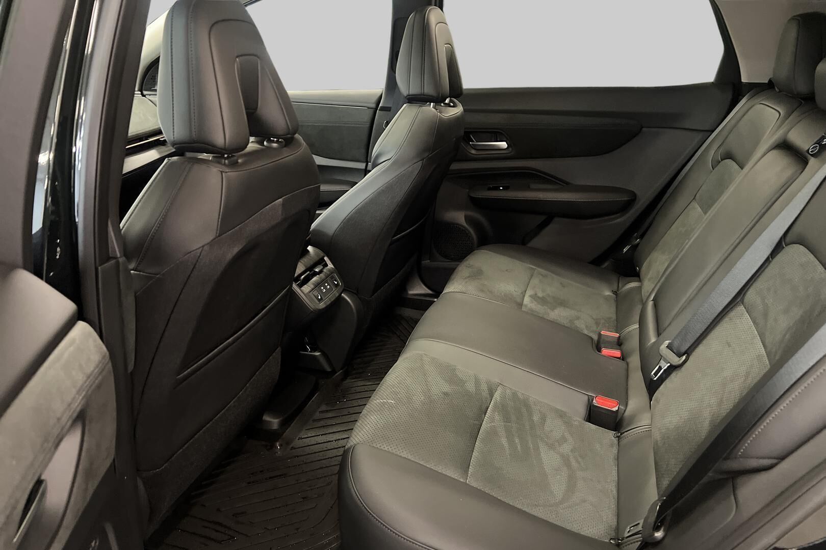 Nissan Ariya iso kuva 9