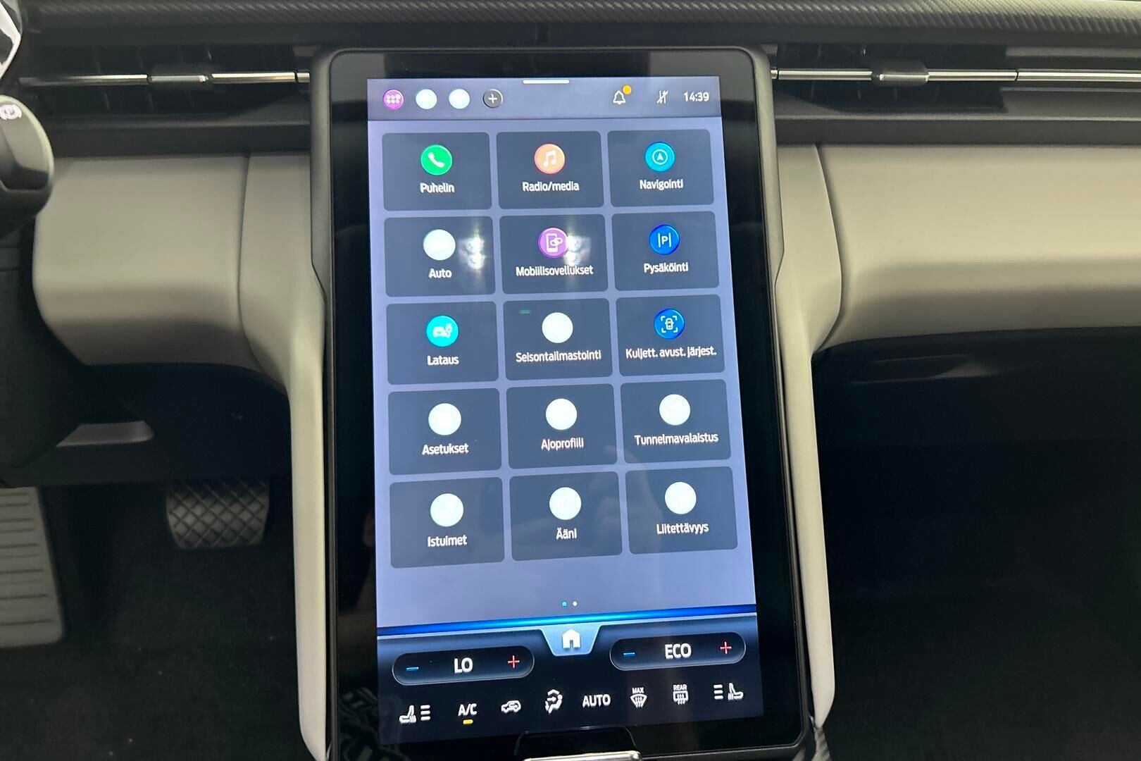 Ford Explorer iso kuva 15
