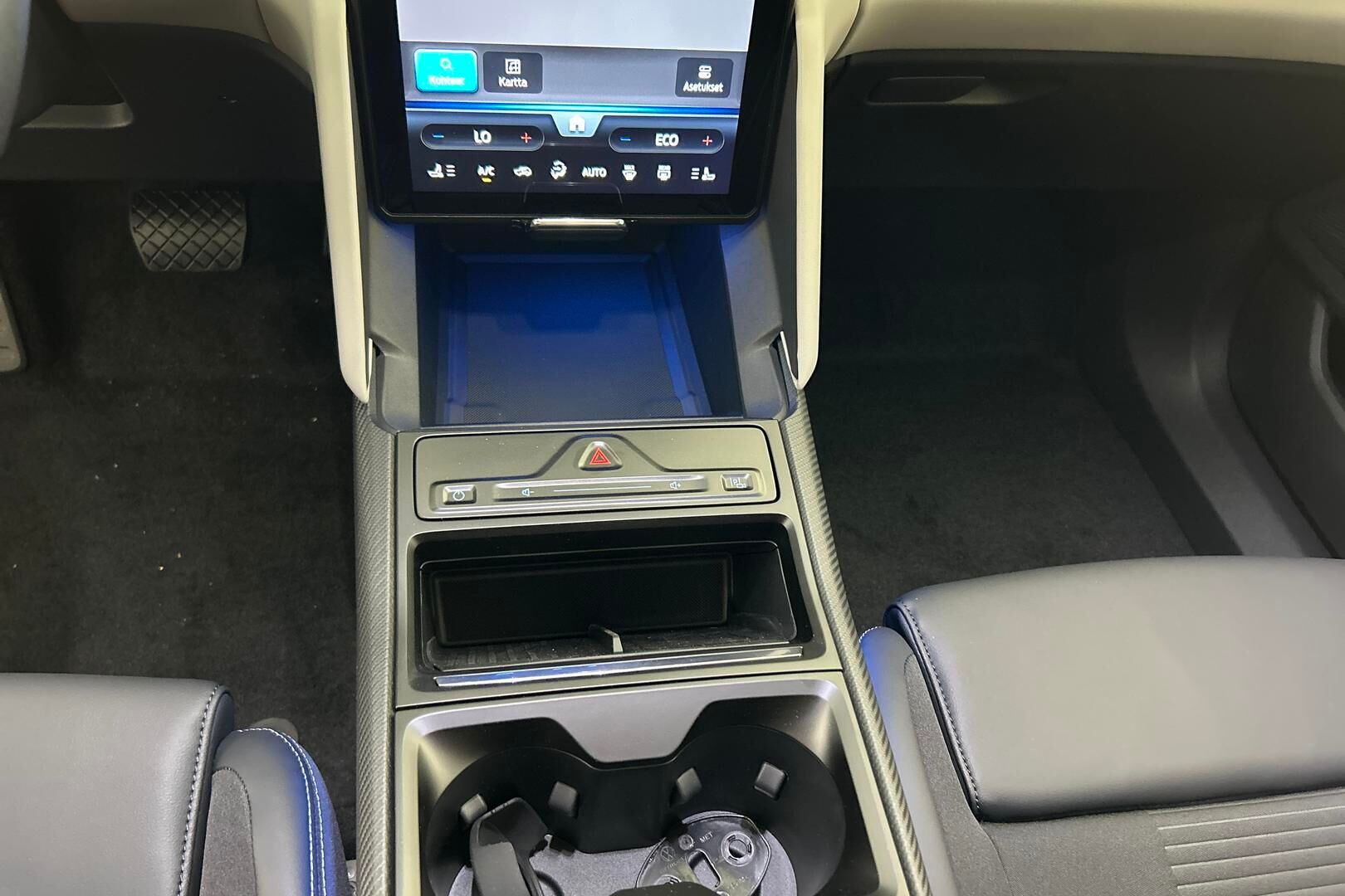 Ford Explorer iso kuva 30