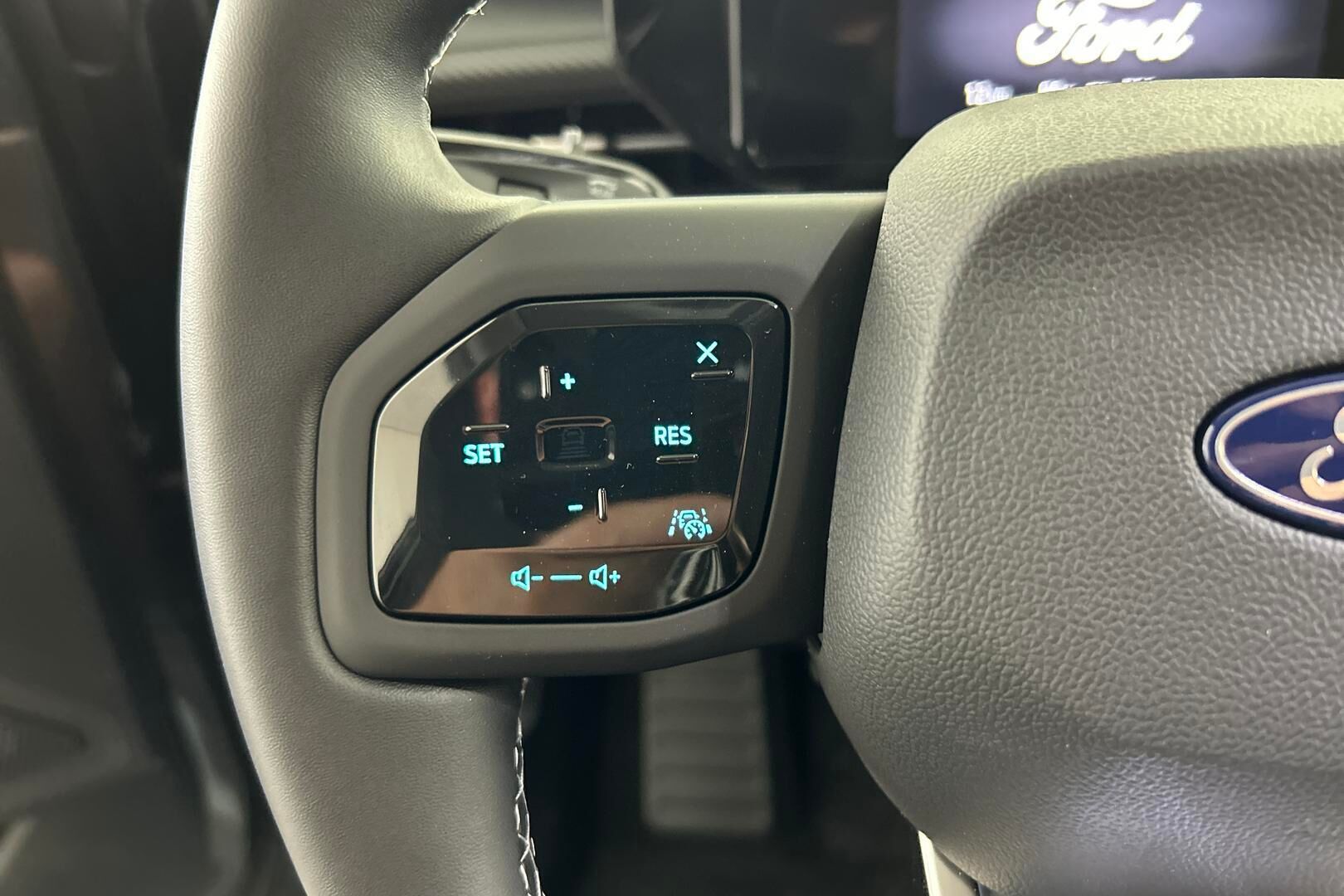 Ford Explorer iso kuva 20