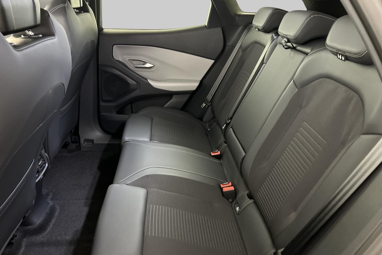 Ford Explorer iso kuva 7