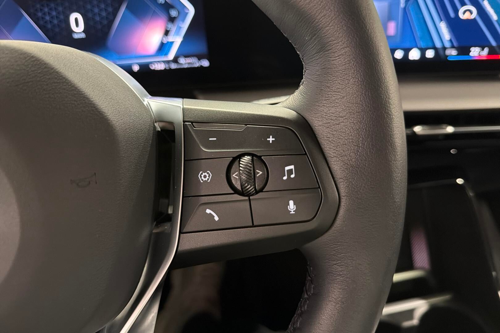 BMW X1 iso kuva 11