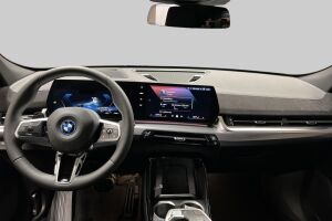 BMW iX2 esikatselu 10