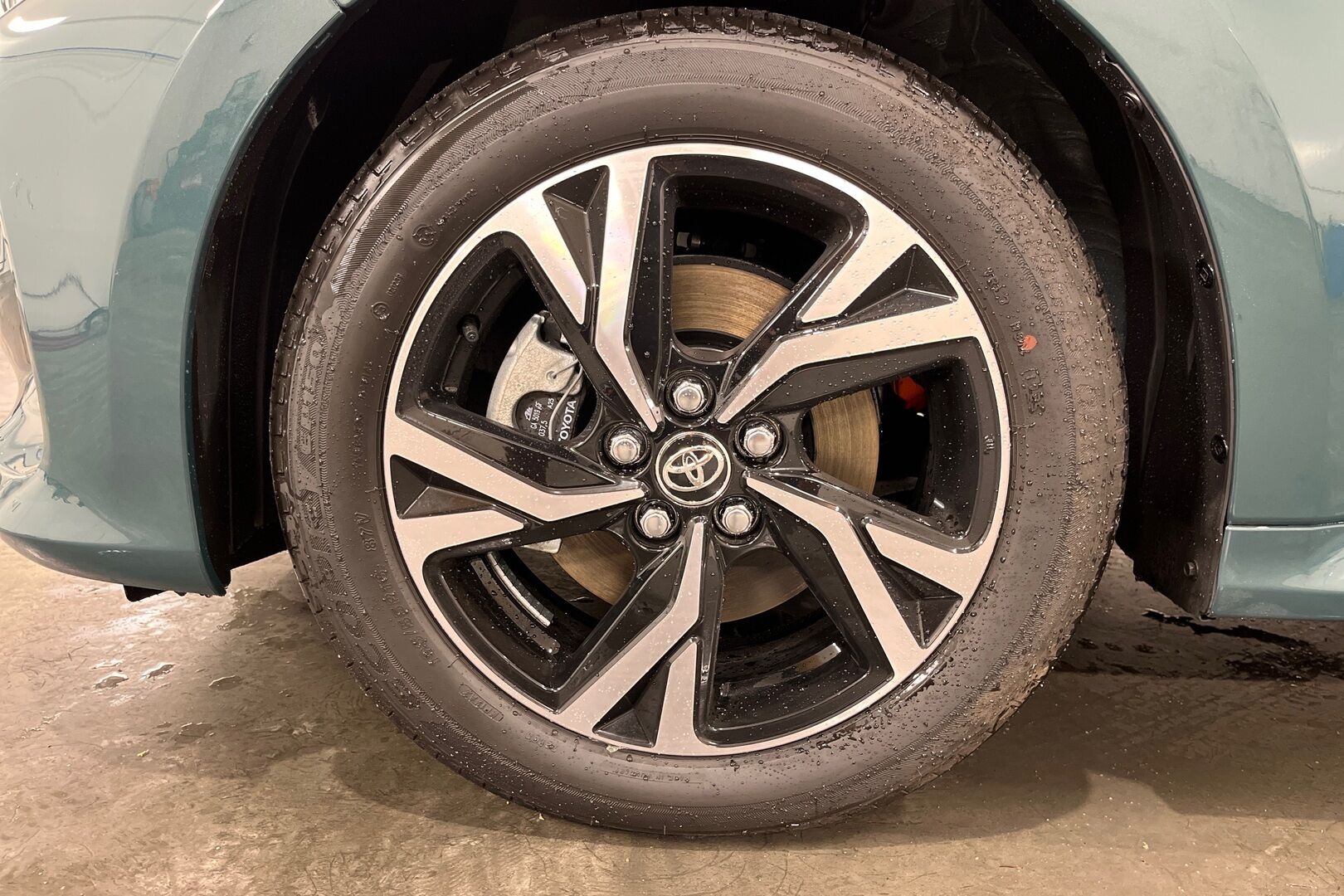 Toyota Yaris iso kuva 10