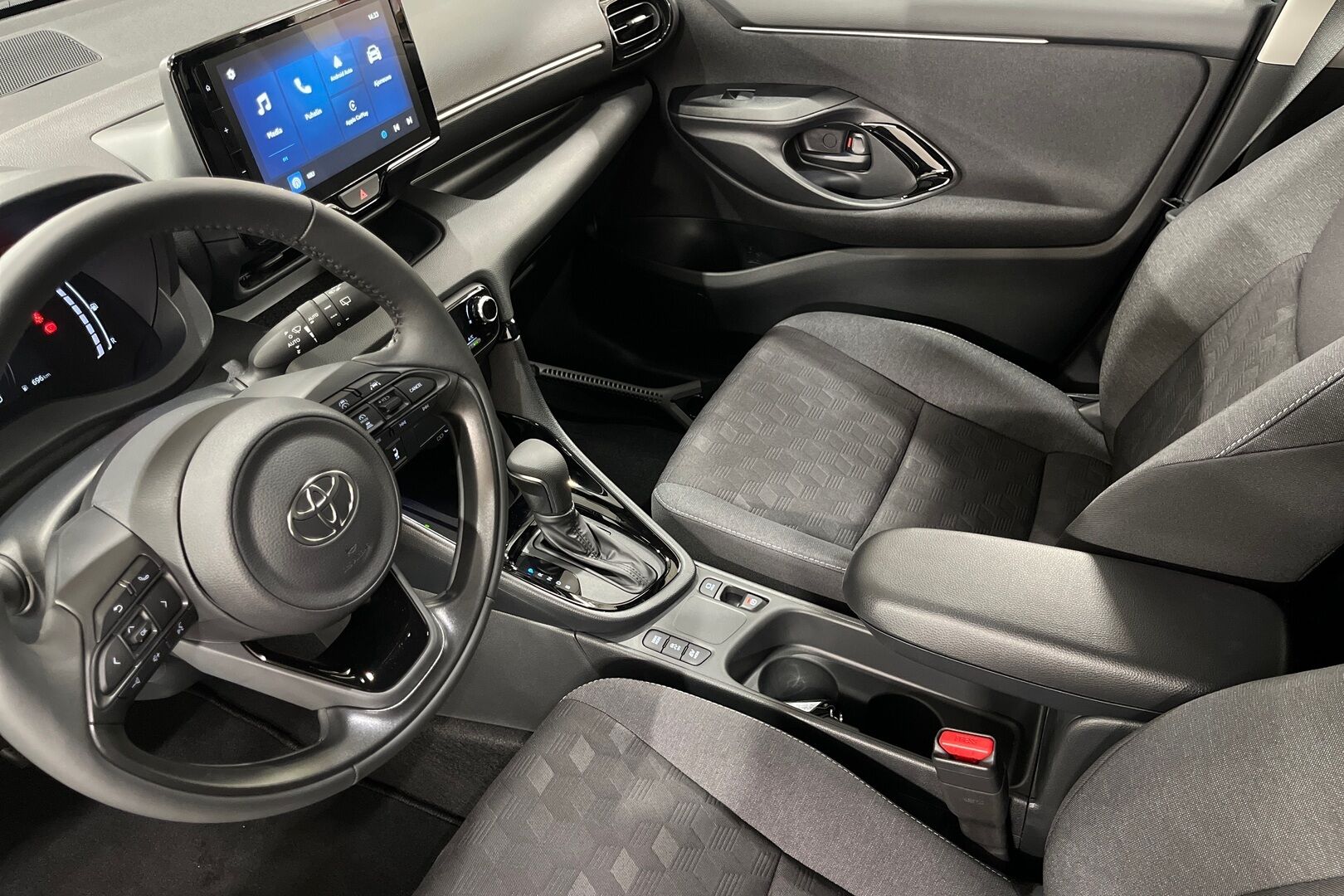 Toyota Yaris iso kuva 7