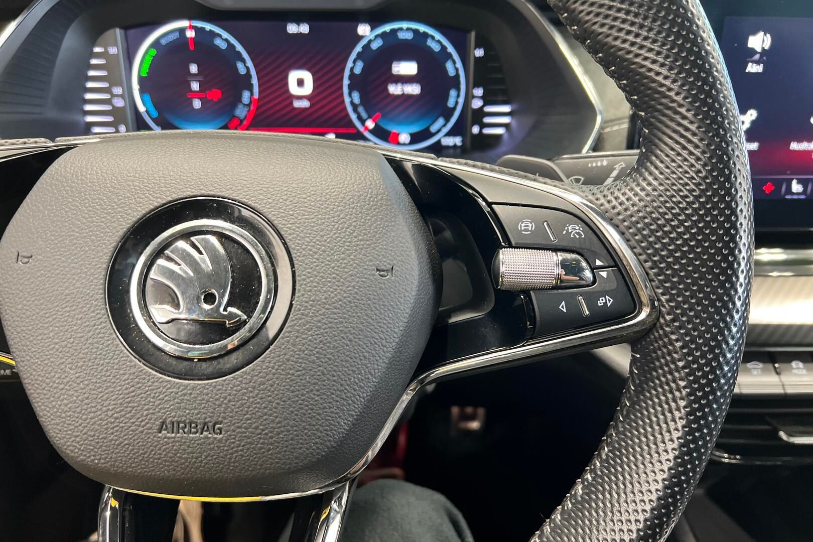 SKODA OCTAVIA iso kuva 29