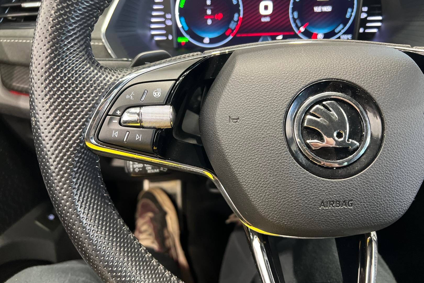 SKODA OCTAVIA iso kuva 30