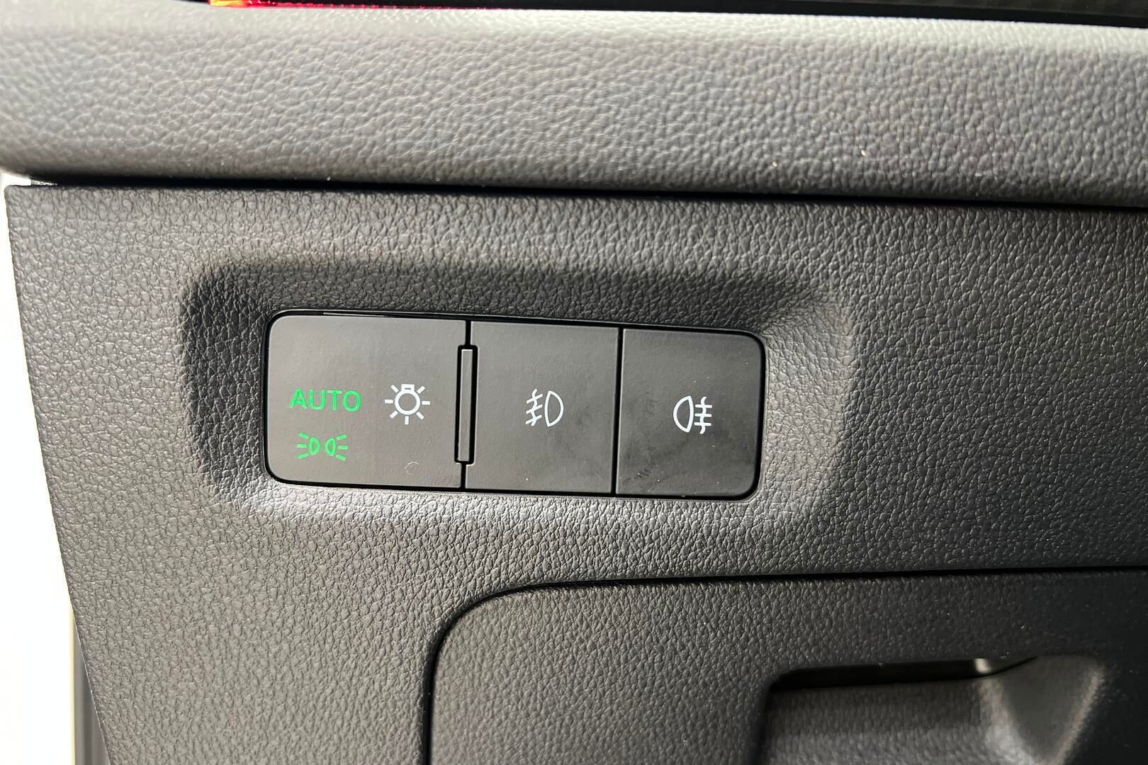 SKODA OCTAVIA iso kuva 32