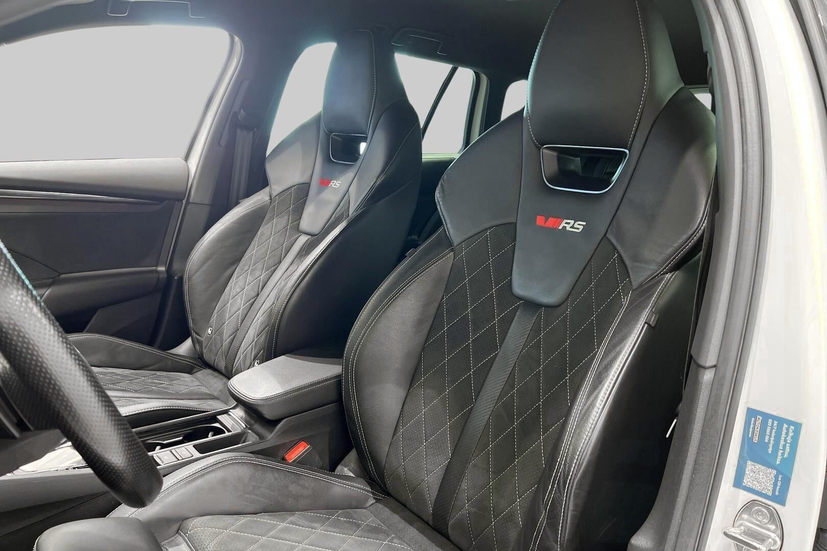 SKODA OCTAVIA iso kuva 36