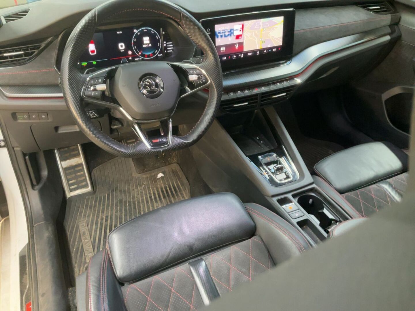 SKODA OCTAVIA iso kuva 2