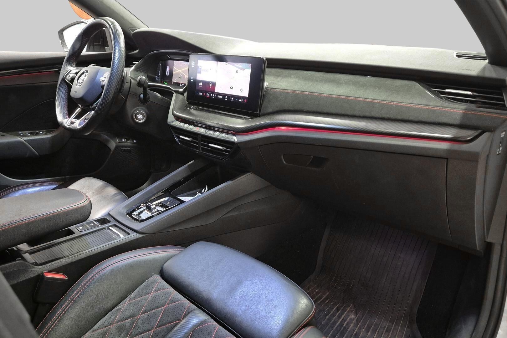 SKODA OCTAVIA iso kuva 6