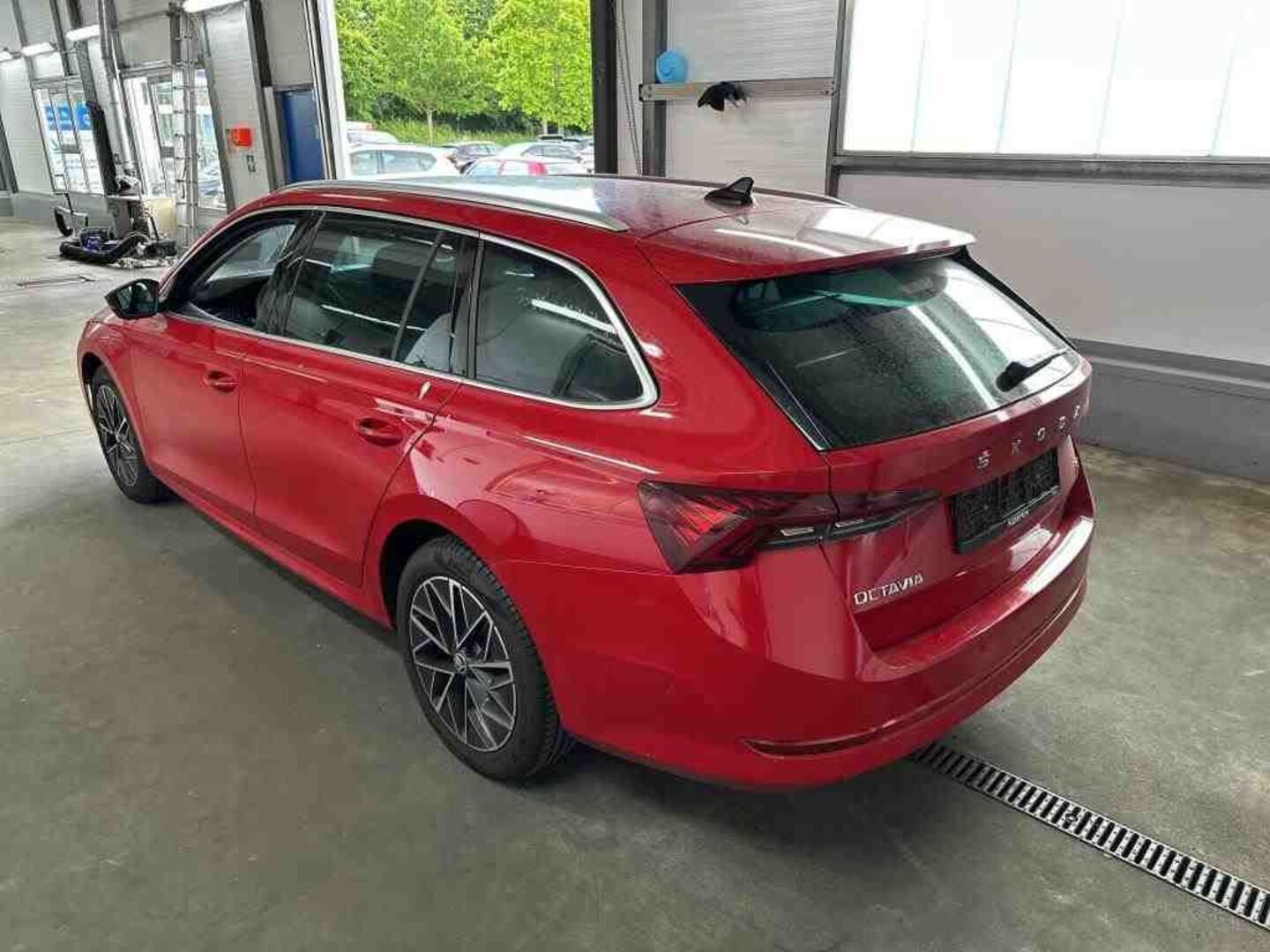 SKODA OCTAVIA iso kuva 3