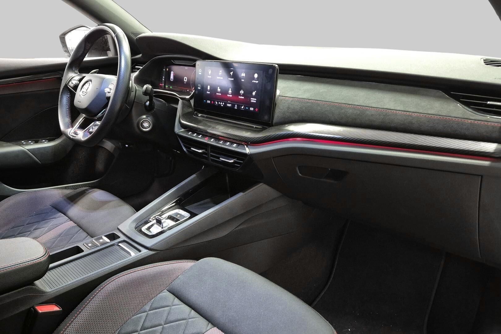 SKODA OCTAVIA iso kuva 4