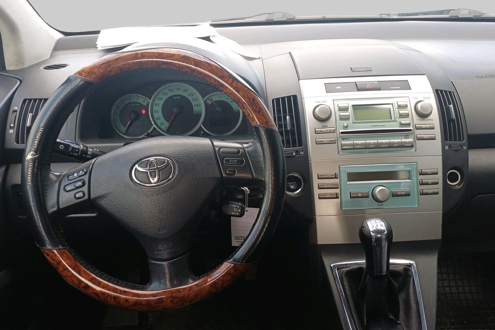Toyota Corolla Verso iso kuva 10