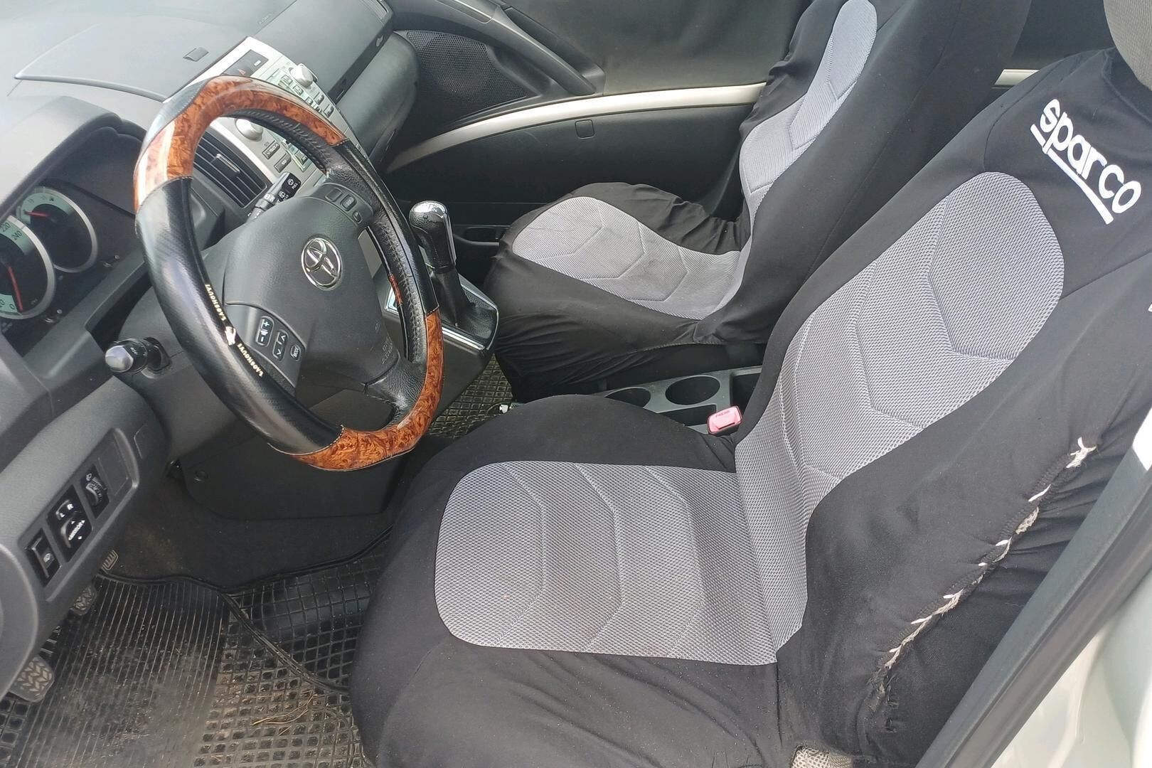 Toyota Corolla Verso iso kuva 8