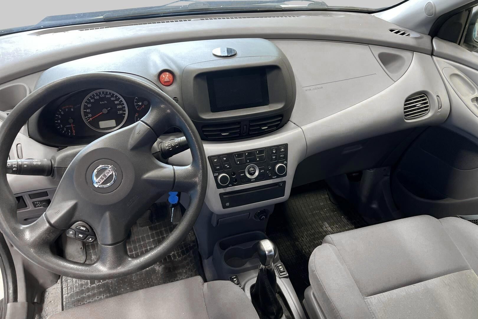 Nissan Almera Tino iso kuva 10