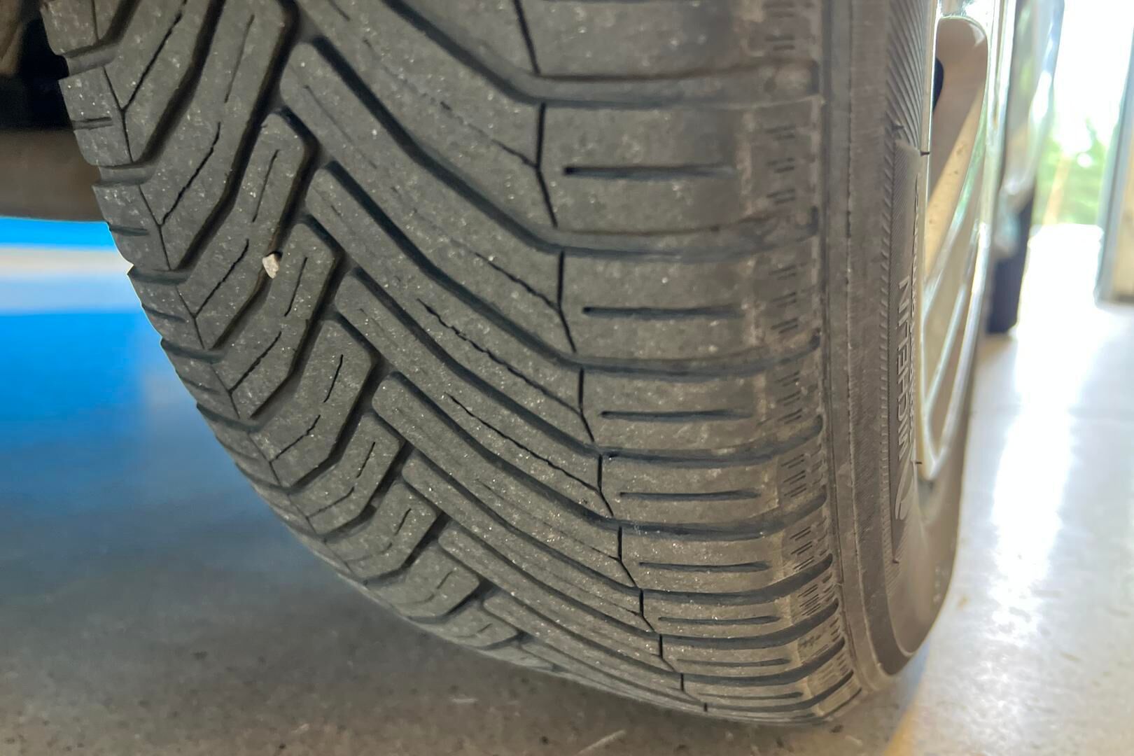 Nissan Almera Tino iso kuva 13