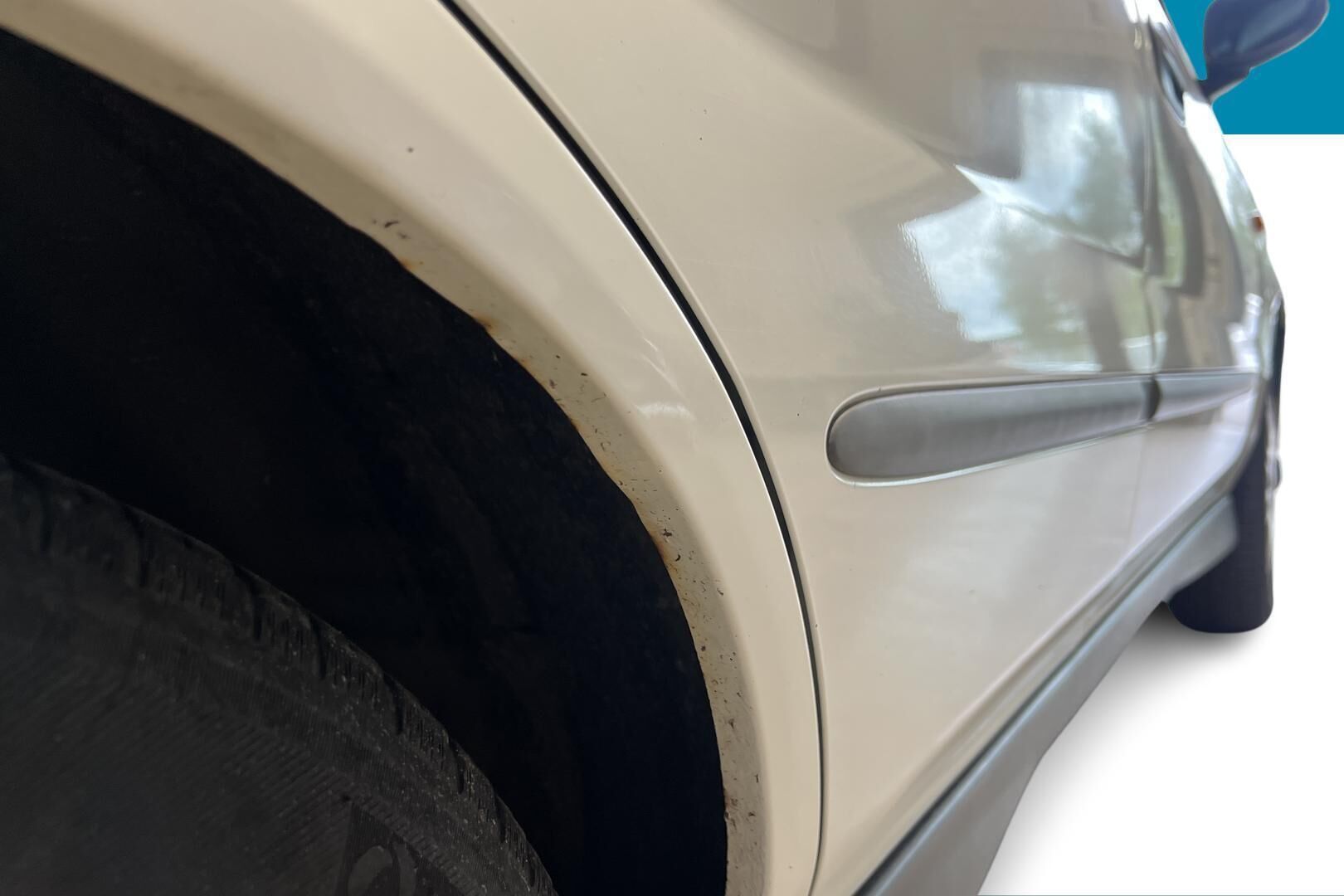Nissan Almera Tino iso kuva 18
