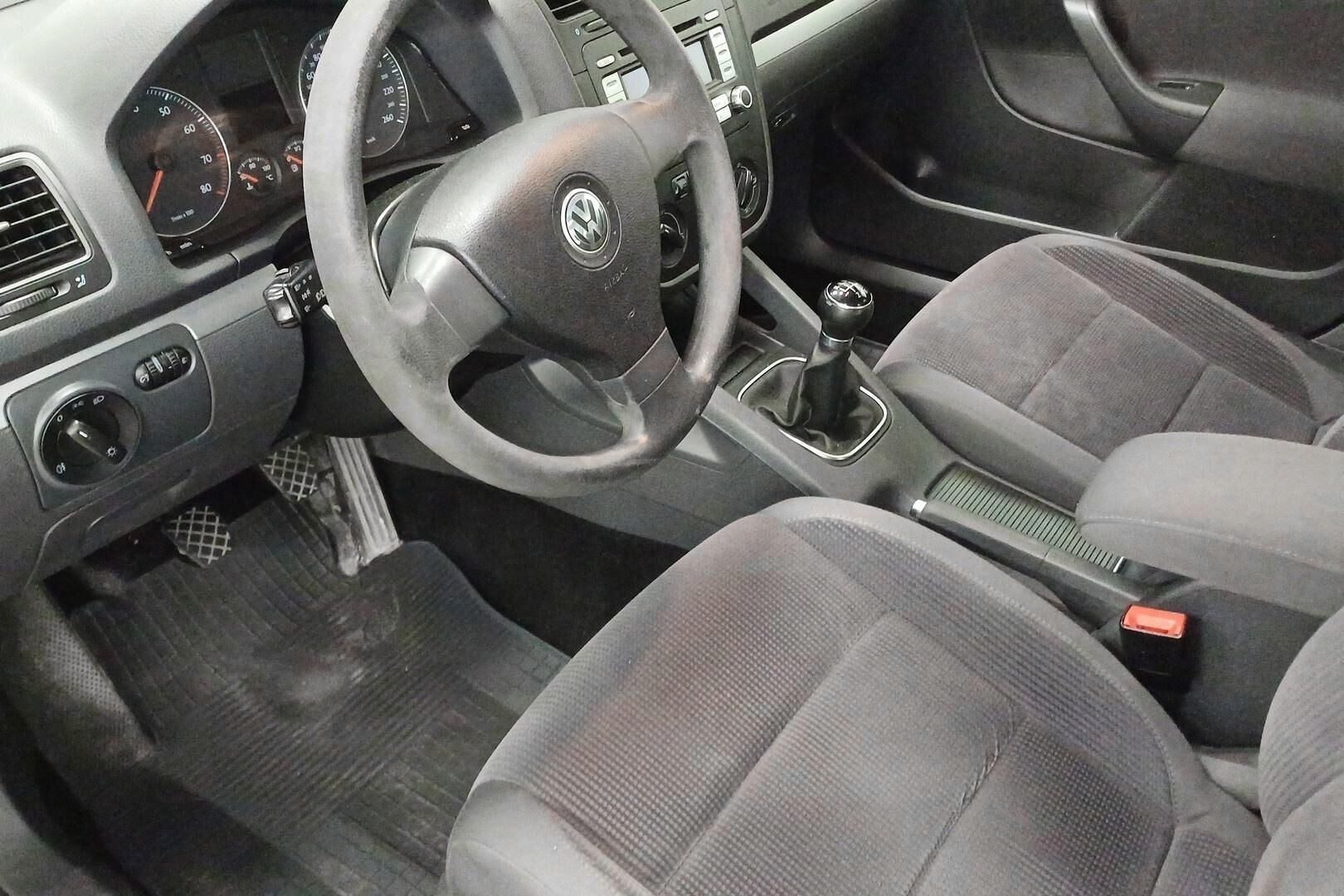 Volkswagen Jetta iso kuva 10