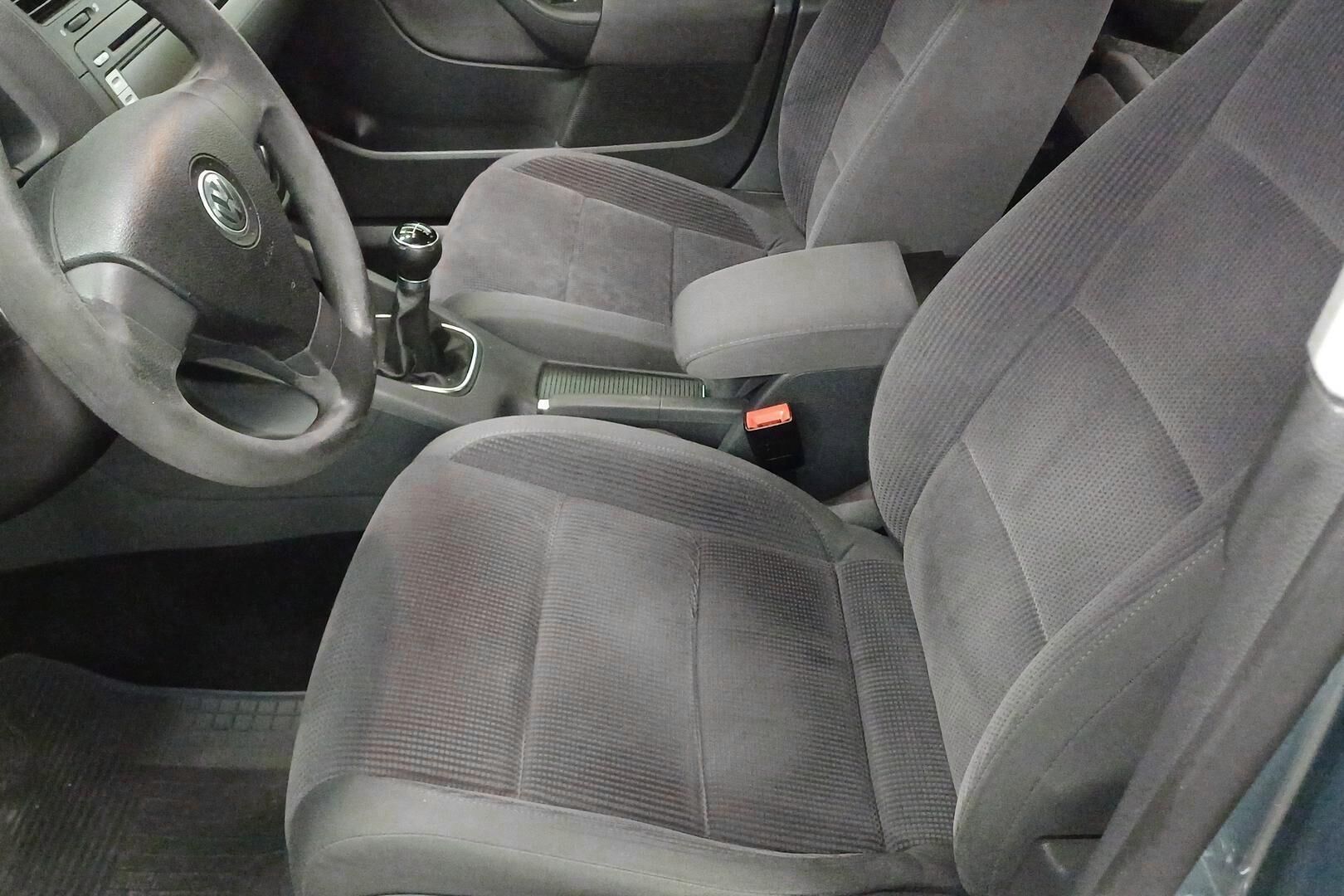 Volkswagen Jetta iso kuva 8