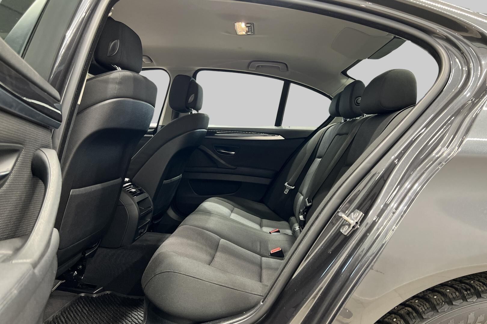 BMW 5-SARJA iso kuva 9