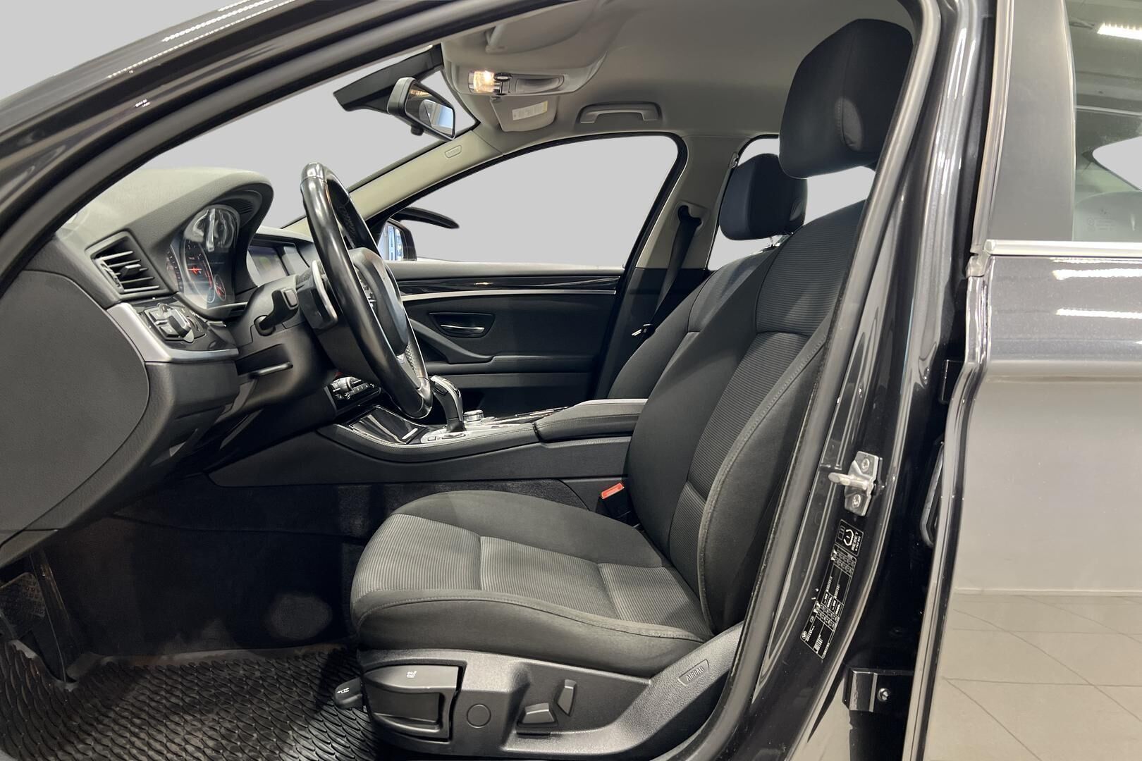 BMW 5-SARJA iso kuva 8