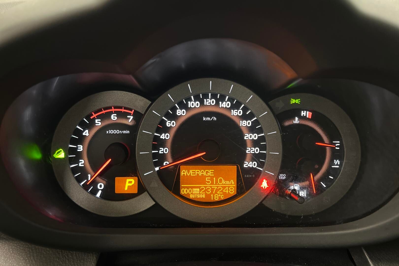 Toyota RAV4 iso kuva 14