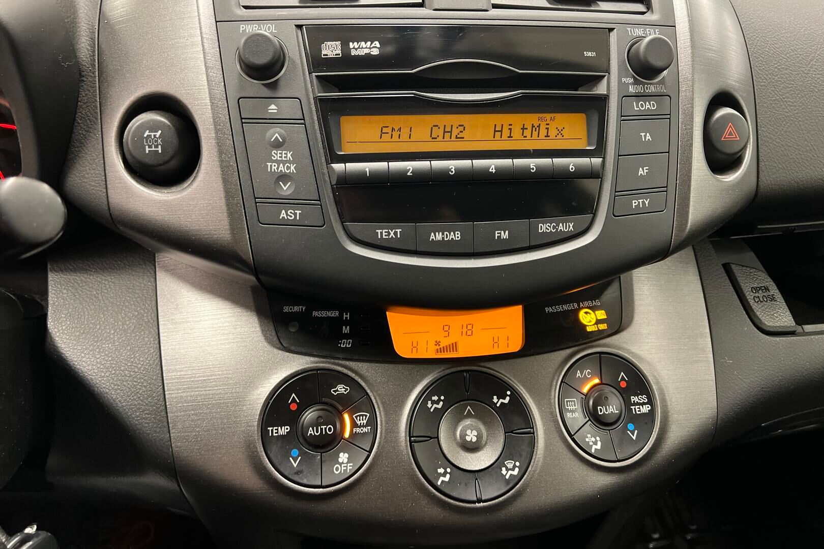 Toyota RAV4 iso kuva 15