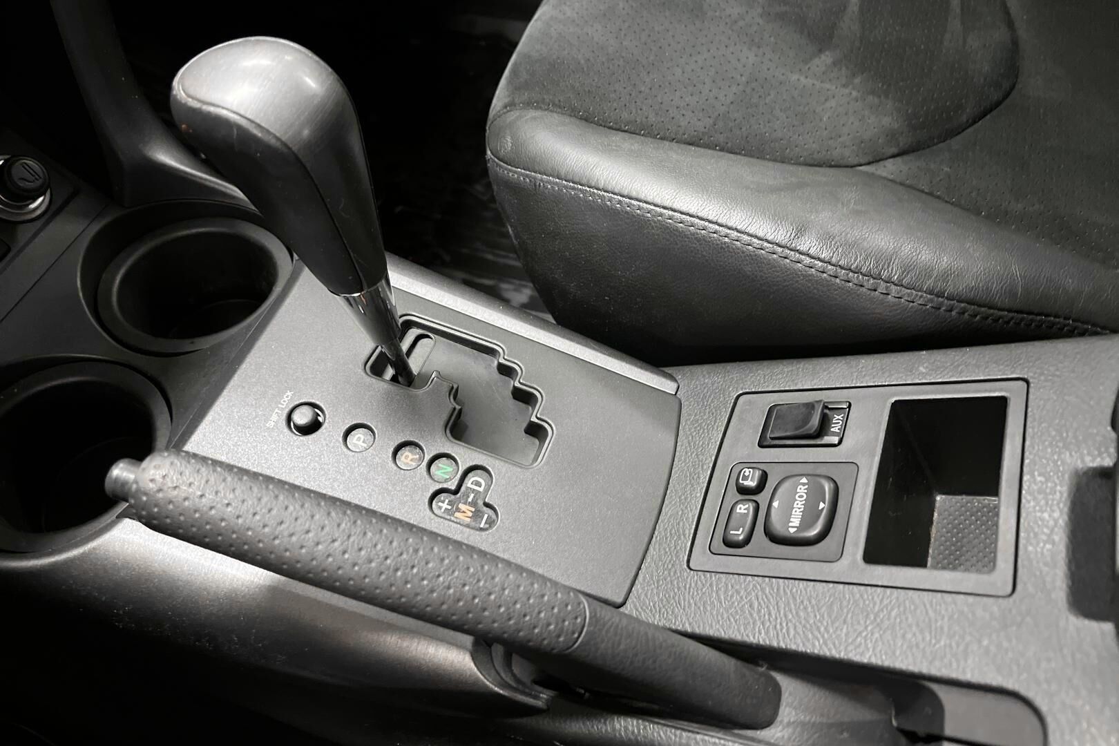 Toyota RAV4 iso kuva 16