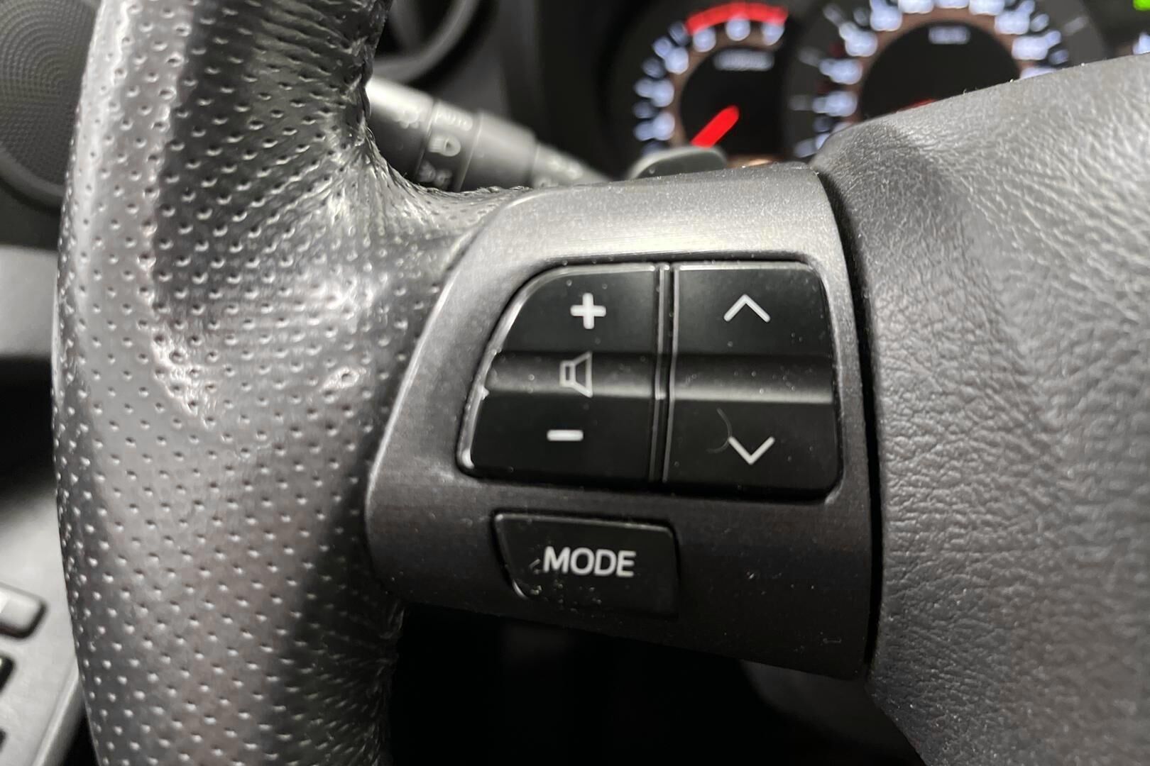 Toyota RAV4 iso kuva 17