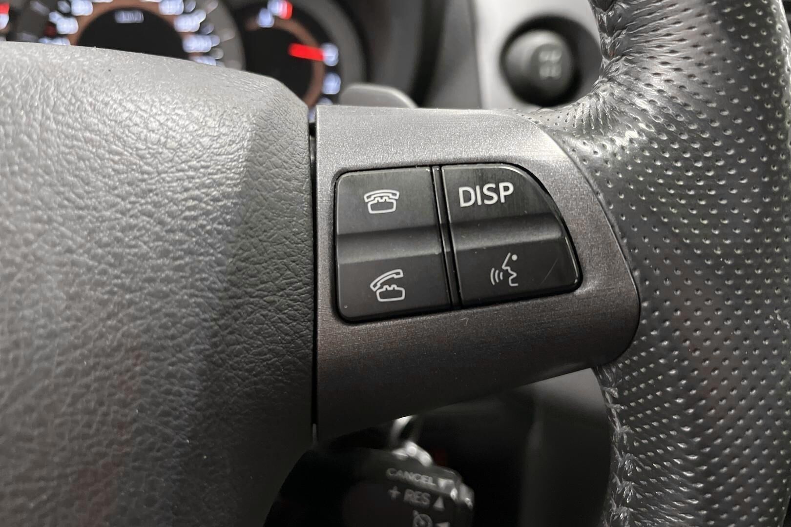 Toyota RAV4 iso kuva 18